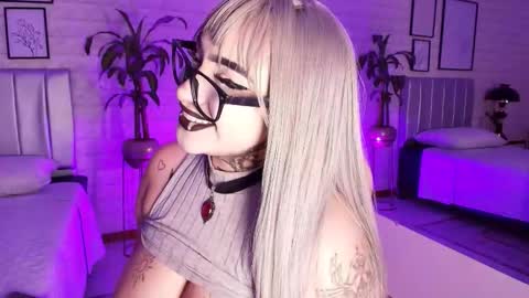 Snapshot of greennbella chatting on September 17, 7:45 pm online show from September 17, 7:45 pm