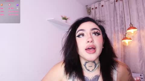 Snapshot of greennbella chatting on December 30, 7:11 pm online show from December 30, 7:11 pm