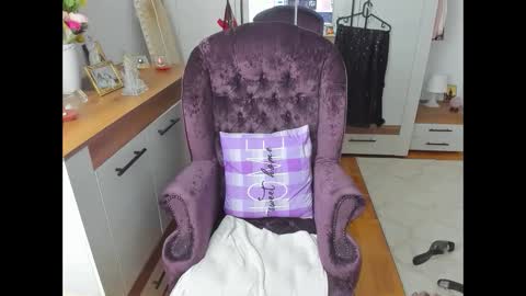 GretaMilf online show from September 27, 7:04 am