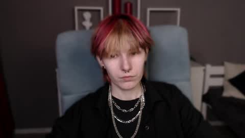 guitarandangell online show from April 5, 7:24 pm