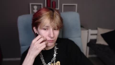 guitarandangell online show from April 22, 9:06 am