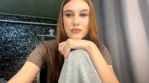 Snapshot of gwenmestayer chatting on October 5, 8:03 pm Gwen online show from October 5, 8:03 pm