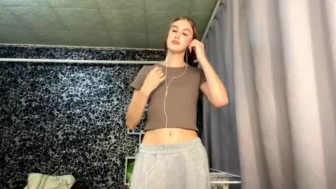 Snapshot of gwenmestayer chatting on October 3, 8:14 pm Gwen online show from October 3, 8:14 pm
