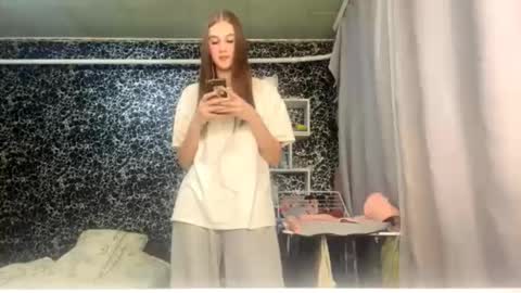 Snapshot of gwenmestayer chatting on September 29, 8:14 pm Gwen online show from September 29, 8:14 pm