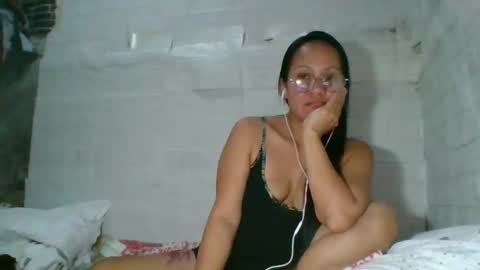 gwenn24 online show from February 24, 2:00 am