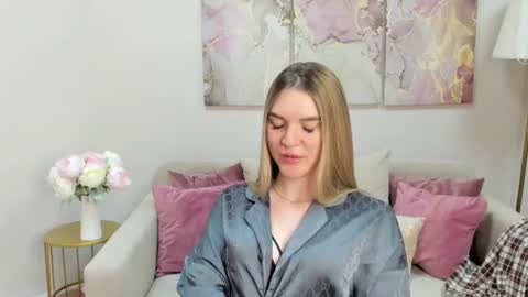 gwensmitt online show from June 12, 3:03 am
