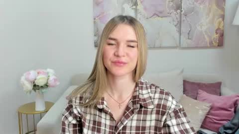 gwensmitt online show from June 9, 2:00 am
