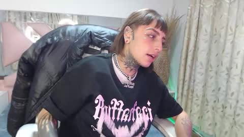 Snapshot of gyal_8_ chatting on October 13, 3:42 am gyal_8_ online show from October 13, 3:42 am