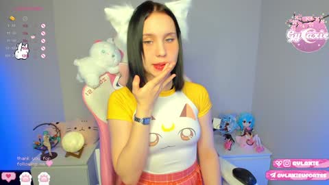 Snapshot of gylaxie chatting on December 3, 8:36 am online show from December 3, 8:36 am