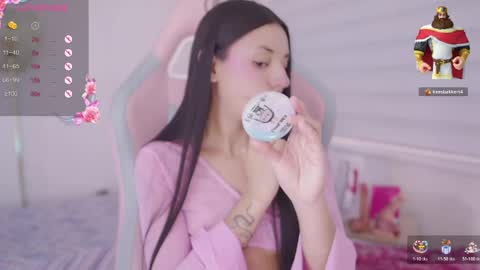 Hade online show from April 22, 8:28 pm