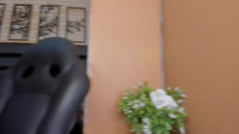 hadelyn_lee online show from May 2, 4:05 am