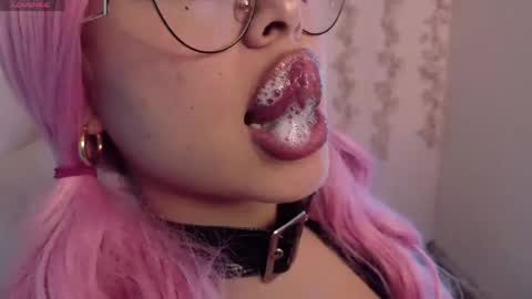 Haely online show from April 17, 1:51 am