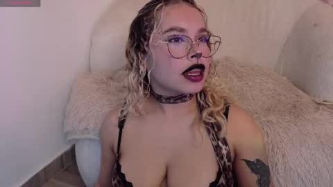 Haely online show from April 26, 1:42 pm