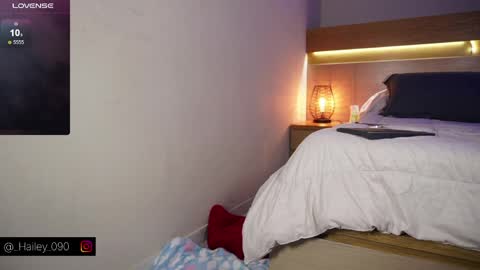 Hailey online show from April 8, 7:27 pm