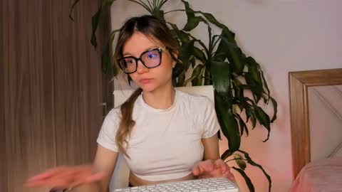 Hailey online show from November 20, 11:28 pm