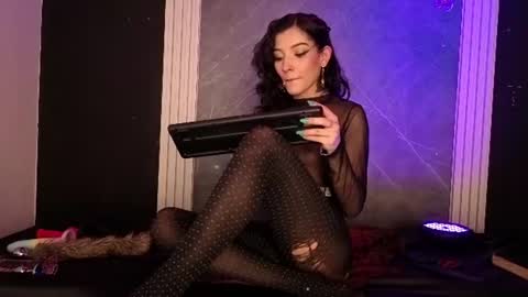 haileycat_ online show from June 18, 4:36 am