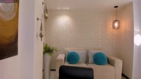 Hailey online show from April 24, 1:30 am