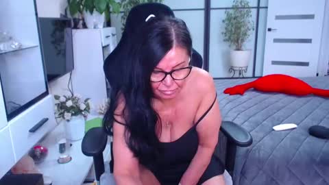 Snapshot of hairypussygranny chatting on February 23, 9:16 am Monika online show from February 23, 9:16 am