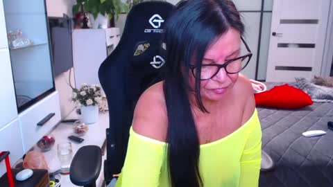 Snapshot of hairypussygranny chatting on December 2, 9:21 am Monika online show from December 2, 9:21 am