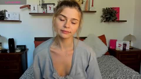 Snapshot of haleyreedme chatting on October 10, 11:04 am Haley online show from October 10, 11:04 am