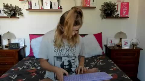Snapshot of haleyreedme chatting on September 16, 8:11 am Haley online show from September 16, 8:11 am