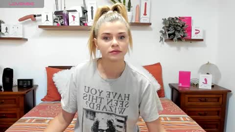 Snapshot of haleyreedme chatting on September 29, 6:51 am Haley online show from September 29, 6:51 am