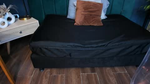 Halley Lorens online show from December 14, 12:55 pm