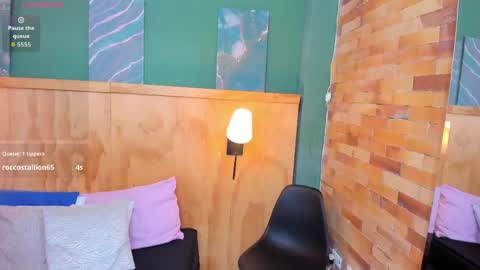 Halley Lorens online show from April 25, 7:33 pm