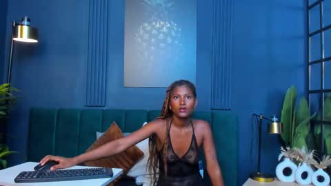 Halley Lorens online show from November 12, 7:34 pm