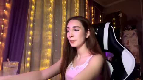 Holly online show from December 20, 8:02 pm