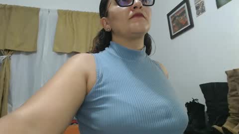 Snapshot of hammer9247 chatting on September 27, 11:01 pm hammer9247 online show from September 27, 11:01 pm