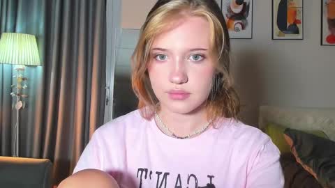 Snapshot of hanahwoods chatting on February 22, 10:37 pm hanahwoods online show from February 22, 10:37 pm
