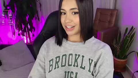 Snapshot of hanna_1sweet chatting on October 1, 1:54 am hanna online show from October 1, 1:54 am