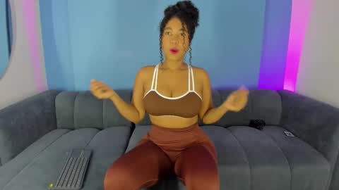 Snapshot of hanna_cupper chatting on October 18, 10:40 am Hanna online show from October 18, 10:40 am