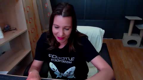 hanna_ha online show from April 19, 5:57 pm