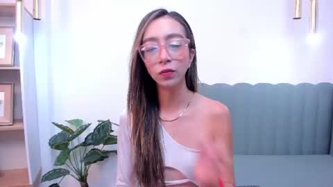 Hanna Carttier online show from June 25, 12:18 pm