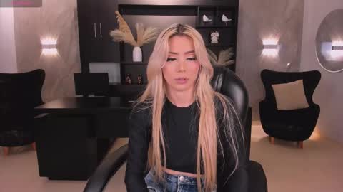 Snapshot of hannaconnor_ chatting on September 12, 8:27 pm Hanna Connor online show from September 12, 8:27 pm