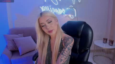 Snapshot of hannaconnor_ chatting on March 8, 8:57 pm Hanna Connor online show from March 8, 8:57 pm
