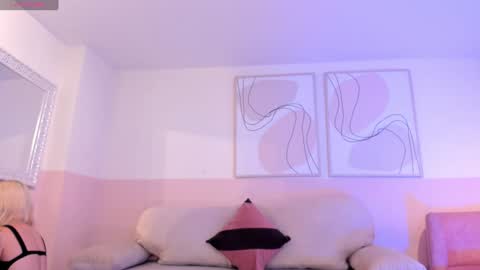 Snapshot of hannaconnor_ chatting on February 8, 9:04 pm Hanna Connor online show from February 8, 9:04 pm