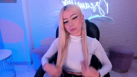 Snapshot of hannaconnor_ chatting on January 15, 7:55 pm Hanna Connor online show from January 15, 7:55 pm