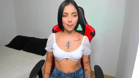 Hannah Milton online show from April 26, 4:43 am