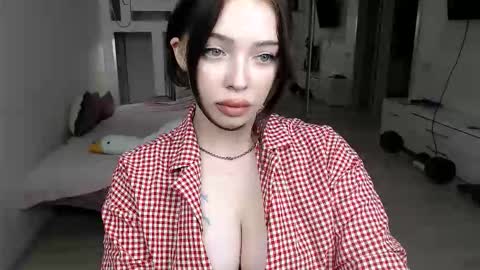 Hannah online show from March 4, 12:12 pm