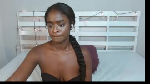 hannahcox1 online show from January 8, 4:44 am