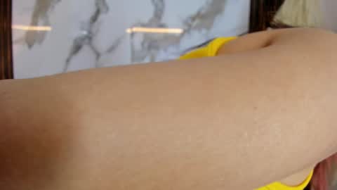 Snapshot of hannahill69 chatting on September 19, 4:55 am Hannahill69 online show from September 19, 4:55 am