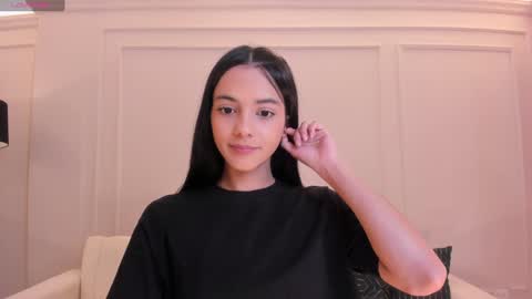 Snapshot of hannahjamesx chatting on December 7, 6:37 pm HANNAH J online show from December 7, 6:37 pm