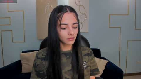 Snapshot of hannahjamesx chatting on December 17, 6:53 pm HANNAH J online show from December 17, 6:53 pm