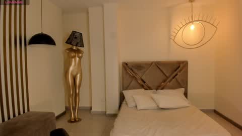 Snapshot of hannahjamesx chatting on December 4, 6:50 pm HANNAH J online show from December 4, 6:50 pm