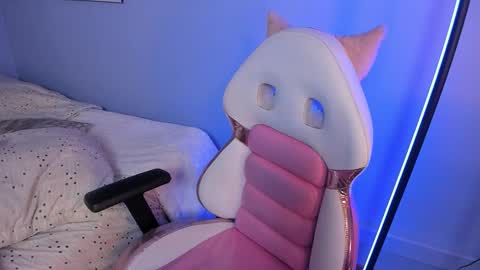 Hannah online show from March 25, 12:52 pm