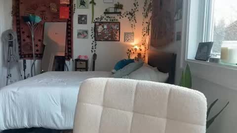 Hannah Taylor online show from March 9, 9:29 pm