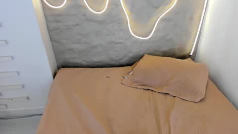 hannahtoons_ online show from February 20, 6:19 am